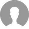 {"id":114,"title":"Biz Son Ger\u00e7ek Nesil miydik? Dijital \u00c7a\u011f\u0131n Kay\u0131p \u0130nsanlar\u0131","slug":"biz-son-gercek-nesil-miydik-dijital-cagin-kayip-insanlari","detail":"<h2 style=\"font-style:italic\">her \u015feyi d&uuml;zeltmeye kalk\u0131\u015fman\u0131n yok etti\u011fi...<br \/>\r\n&nbsp; &nbsp; &nbsp; &nbsp; &nbsp; &nbsp; &nbsp; &nbsp; &nbsp; T. Uyar<\/h2>\r\n\r\n<p>Herkesin hayat\u0131 kendine.<\/p>\r\n\r\n<p>Bug&uuml;nden bak\u0131nca galiba \u015fansl\u0131 &ccedil;ocuklard\u0131k.<\/p>\r\n\r\n<p>\u0130ran s\u0131n\u0131r\u0131na yak\u0131n k&ouml;y&uuml;m&uuml;zde;<\/p>\r\n\r\n<p>Evlerimizin "bal\u0131k&ccedil;\u0131 bar\u0131na\u011f\u0131" h&uuml;km&uuml;nde oldu\u011fu o demlerde,<\/p>\r\n\r\n<p>ia\u015fe ve ikame d\u0131\u015f\u0131ndaki zaman\u0131m\u0131z\u0131 hayallerimizin d&uuml;men suyunda, enginlere yelken a&ccedil;an a&ccedil;\u0131k deniz macerac\u0131lar\u0131ndan farks\u0131z ya\u015fard\u0131k.<\/p>\r\n\r\n<p>Mevsimleri ve hava durumunu "rapor"dan de\u011fil;<\/p>\r\n\r\n<p>bizzat evin d\u0131\u015f\u0131ndaki ya\u015fam d&ouml;ng&uuml;s&uuml;nden anlard\u0131k.<\/p>\r\n\r\n<p>Pardon.<\/p>\r\n\r\n<p>Anlamazd\u0131k.<\/p>\r\n\r\n<p>Bizzat ya\u015fard\u0131k.<\/p>\r\n\r\n<p>Bug&uuml;nden bak\u0131nca anl\u0131yor ve hay\u0131flan\u0131yorum.<\/p>\r\n\r\n<p>Yanl\u0131\u015f anlamay\u0131n.<\/p>\r\n\r\n<p>Nostaljik bir romantizm de\u011fil bu.<\/p>\r\n\r\n<p>\u0130nsan\u0131n topraktan kopu\u015funun \u015fu anki d&uuml;nyas\u0131ndan;<\/p>\r\n\r\n<p>fla\u015fbek yapan zihnimin, bir kaleidoskoptan distopik bir karadeli\u011fe evrilmesinin h&uuml;zn&uuml; demek daha do\u011fru.<\/p>\r\n\r\n<p>Topraktan kopar\u0131l\u0131p nihayetinde "ba\u011fr\u0131na" d&ouml;nece\u011fimiz bu k\u0131sac\u0131k ya\u015fam ser&uuml;veninin bir yerinde;<\/p>\r\n\r\n<p>i&ccedil;inde ya da d\u0131\u015f\u0131nda!<\/p>\r\n\r\n<p>\u0130nan\u0131rs\u0131n\u0131z, inanmazs\u0131n\u0131z.<\/p>\r\n\r\n<p>Cehennemi bizzat deneyimleyen bir d&uuml;nyaya kar\u015f\u0131l\u0131k bir "cennet" olmal\u0131 de\u011fil mi?<\/p>\r\n\r\n<p>H&uuml;rm&uuml;z ile Ehrimen.<\/p>\r\n\r\n<p>...<\/p>\r\n\r\n<p>Gitmesek de gelmesek de bizim olan,<\/p>\r\n\r\n<p>s\u0131lam\u0131z olan o k&ouml;yde,<\/p>\r\n\r\n<p>r&uuml;zg&acirc;r\u0131n notalara d&ouml;kt&uuml;\u011f&uuml;, ba\u015faklar\u0131n ipeksi ye\u015fil valsi yan\u0131 s\u0131ra;<\/p>\r\n\r\n<p>tohumlanmam\u0131\u015f topra\u011f\u0131n ba\u011fr\u0131ndan g&ouml;\u011fe a\u011fan alanlarda;<\/p>\r\n\r\n<p>eflatun, sar\u0131 ve beyaz renklerin hal\u0131 gibi yay\u0131ld\u0131\u011f\u0131;<\/p>\r\n\r\n<p>ufkun ond&uuml;le da\u011flarla &ccedil;evrili;<\/p>\r\n\r\n<p>g&ouml;z&uuml;n alabildi\u011fi ova...<\/p>\r\n\r\n<p>Havas\u0131, suyu, b&ouml;rt&uuml; b&ouml;ce\u011fi ile,<\/p>\r\n\r\n<p>u&ccedil;an\u0131 ka&ccedil;an\u0131 ile<\/p>\r\n\r\n<p>"&ccedil;ok \u015f&uuml;k&uuml;r ya\u015f\u0131yoruz"<\/p>\r\n\r\n<p>dedirtir.<\/p>\r\n\r\n<p>Ta i&ccedil;inizden gelen bir tatmin hissi ile.<\/p>\r\n\r\n<p>...<\/p>\r\n\r\n<p>T\u0131rna\u011f\u0131n bizzat b&uuml;y&uuml;d&uuml;\u011f&uuml; fark edilmez ya.<\/p>\r\n\r\n<p>Bakm\u0131\u015fs\u0131n\u0131z ki o yemye\u015fil havl\u0131 zemin, kavurucu yaz g&uuml;ne\u015fi alt\u0131nda alt\u0131n sar\u0131s\u0131na b&uuml;r&uuml;nm&uuml;\u015f.<\/p>\r\n\r\n<p>...<\/p>\r\n\r\n<p>Telvin.<\/p>\r\n\r\n<p>G&ouml;z&uuml;n&uuml;z kama\u015f\u0131r.<\/p>\r\n\r\n<p>"Yaz" gelmi\u015ftir.<\/p>\r\n\r\n<p>...<\/p>\r\n\r\n<p>Ufukta art\u0131k bi&ccedil;erd&ouml;verler fark edildi\u011finde yaz\u0131n tam g&ouml;be\u011findesinizdir.<\/p>\r\n\r\n<p>Bu\u011fday tarlalar\u0131 bi&ccedil;ilirken,<\/p>\r\n\r\n<p>tah\u0131l tank\u0131 dolar.<\/p>\r\n\r\n<p>Bo\u015faltma helezonundan alt\u0131n sar\u0131s\u0131 bu\u011fday\u0131n;<\/p>\r\n\r\n<p>r&ouml;morka \u015felalevari ak\u0131\u015f\u0131yla zeminde olu\u015fturdu\u011fu kumul, s&uuml;rreal bir tablo gibidir.<\/p>\r\n\r\n<p>Van Gogh tablosuna ilham veren bir &acirc;n\u0131n i&ccedil;indesinizdir.<\/p>\r\n\r\n<p>...<\/p>\r\n\r\n<p>"Eme\u011fin"<\/p>\r\n\r\n<p>"ekmek"<\/p>\r\n\r\n<p>ile dans\u0131n\u0131n bu destans\u0131 g&ouml;sterisi sonras\u0131nda, g&uuml;ne\u015fin aln\u0131nda k\u0131r\u0131\u015f k\u0131r\u0131\u015f kavruk y&uuml;zler ve enseler;<\/p>\r\n\r\n<p>sonuna kadar hak edilmi\u015f m&uuml;tevaz\u0131 kumanyay\u0131 al\u0131n terini silerek hazmederken;<\/p>\r\n\r\n<p>"helal lokma" &ccedil;i\u011fnenirken;<\/p>\r\n\r\n<p>kana kana i&ccedil;ilen ayran ve ard\u0131ndan tezek ate\u015finde demlenen yorgunluk &ccedil;ay\u0131 e\u015fli\u011finde muhabbetin en koyusu...<\/p>\r\n\r\n<p>\u0130nad\u0131na...<\/p>\r\n\r\n<p>\u015eeytan\u0131n azapta oldu\u011fu &acirc;nlar\u0131n keyfi!<\/p>\r\n\r\n<p>...<\/p>\r\n\r\n<p>Sahne,<\/p>\r\n\r\n<p>"&ccedil;ok \u015f&uuml;k&uuml;r" tevekk&uuml;l&uuml; ile sonland\u0131\u011f\u0131nda;<\/p>\r\n\r\n<p>zaman katar\u0131 "sonbahar"a do\u011fru aheste aheste yol almaya ba\u015flam\u0131\u015f demektir.<\/p>\r\n\r\n<p>...<\/p>\r\n\r\n<p>Topra\u011f\u0131n yeni bir g&ouml;steri i&ccedil;in haz\u0131rlanmas\u0131 s&uuml;recinde kaz\u0131l\u0131p ekilmesi ile;<\/p>\r\n\r\n<p>"hasat"tan "hazan"a ge&ccedil;ildi demektir.<\/p>\r\n\r\n<p>Tohumla gebe b\u0131rak\u0131lan topra\u011f\u0131n art\u0131k beyaz &ouml;rt&uuml;s&uuml; alt\u0131nda dinlenme vakti gelmi\u015ftir.<\/p>\r\n\r\n<p>...<\/p>\r\n\r\n<p>"K\u0131\u015f" bast\u0131r\u0131verir ans\u0131z\u0131n.<\/p>\r\n\r\n<p>&Ccedil;ocuk d&uuml;nyam\u0131z\u0131n tamam\u0131n\u0131 i\u015fgal eden yer kabu\u011fu karla kapland\u0131\u011f\u0131nda;<\/p>\r\n\r\n<p>yans\u0131yan g&uuml;nd&uuml;z g&uuml;ne\u015fi g&ouml;z al\u0131rken, bize tevar&uuml;s eden al\u0131\u015fkanl\u0131klarla oyun saham\u0131za uygun performanslar devreye girer.<\/p>\r\n\r\n<p>Kartopu en harc\u0131&acirc;lem olan\u0131d\u0131r.<\/p>\r\n\r\n<p>Kendine &ouml;zg&uuml; tasar\u0131mlarla k\u0131zaklar arz-\u0131 endam eder!<\/p>\r\n\r\n<p>Bir &ccedil;e\u015fit stat&uuml; g&ouml;stergesidir.<\/p>\r\n\r\n<p>Yetenek ve imk&acirc;nlar &ouml;l&ccedil;&uuml;s&uuml;nde...<\/p>\r\n\r\n<p>...<\/p>\r\n\r\n<p>Buz sark\u0131tlar billur kornetler demekti.<\/p>\r\n\r\n<p>Dondurmay\u0131 as\u0131l ke\u015ffedenlerin bizler oldu\u011funu d&uuml;\u015f&uuml;n&uuml;r&uuml;m hep.<\/p>\r\n\r\n<p>&Ccedil;ubuk krakerini parmak aras\u0131 sigara gibi g\u0131d\u0131m g\u0131d\u0131m "krak"larken, nefesimizin olu\u015fturdu\u011fu dumans\u0131 bu\u011fu ile;<\/p>\r\n\r\n<p>delikanl\u0131l\u0131\u011fa ad\u0131m atman\u0131n antrenman\u0131 h&uuml;km&uuml;nde kendimizi kand\u0131r\u0131rd\u0131k.<\/p>\r\n\r\n<p>Kurumlu h&acirc;limiz g&ouml;r&uuml;lmeye de\u011ferdi.<\/p>\r\n\r\n<p>Daha neler neler...<\/p>\r\n\r\n<p>...<\/p>\r\n\r\n<p>Karlar\u0131n erimesiyle yolunu bulan suyun \u015f\u0131r\u0131lt\u0131s\u0131;<\/p>\r\n\r\n<p>&ccedil;im ye\u015filinin g&ouml;r&uuml;n&uuml;p kuzular\u0131n melemeleri ve buza\u011f\u0131lar\u0131n acemi b&ouml;\u011f&uuml;rt&uuml;leri e\u015fli\u011finde;<\/p>\r\n\r\n<p>b&uuml;y&uuml;kba\u015f, k&uuml;&ccedil;&uuml;kba\u015flar\u0131n dans ede ede yay\u0131lmaya ba\u015flamadan dere ba\u015f\u0131na do\u011fru olu\u015fturdu\u011fu \u015fenlik ba\u015flad\u0131\u011f\u0131nda.<\/p>\r\n\r\n<p>Haz\u0131r de\u011fil;<\/p>\r\n\r\n<p>&ccedil;\u0131talar\u0131, hamuru, gazete k&acirc;\u011f\u0131d\u0131ndan g&ouml;vdesi, kuyru\u011fu, urgan\u0131 ile &ouml;z tasar\u0131m u&ccedil;urtmalar...<\/p>\r\n\r\n<p>O hi&ccedil; bir yere gitmeyen g&ouml;ky&uuml;z&uuml; mavili\u011finde nazl\u0131 nazl\u0131 sal\u0131n\u0131p, y&uuml;kse\u011fe, daha y&uuml;kse\u011fe &ccedil;\u0131kmaya ba\u015flad\u0131\u011f\u0131nda;<\/p>\r\n\r\n<p>el yap\u0131m\u0131, kal\u0131n ip ucundaki topa&ccedil;lar...<\/p>\r\n\r\n<p>Becerikli ellerin h&uuml;neri ile ba\u015f\u0131 d&ouml;n&uuml;p d&uuml;\u015ft&uuml;\u011f&uuml;nde...<\/p>\r\n\r\n<p>Art\u0131k "bahar" gelmi\u015f demektir.<\/p>\r\n\r\n<p>...<\/p>\r\n\r\n<p>Ba\u015f\u0131m\u0131zda kavak yelleri eserdi.<\/p>\r\n\r\n<p>G&uuml;nahlar\u0131n yaz\u0131lmad\u0131\u011f\u0131, hormonlar\u0131n da ba\u015f\u0131bo\u015f kan\u0131 kaynatt\u0131\u011f\u0131 ergenlik &ouml;ncesi &ccedil;a\u011flarda;<\/p>\r\n\r\n<p>ipini koparm\u0131\u015f hazlar\u0131n pe\u015finde nice &ccedil;\u0131lg\u0131nl\u0131klar\u0131m\u0131z\u0131n ve k&ouml;sn&uuml;l duygular\u0131m\u0131z\u0131n da zinciri bo\u015fal\u0131rd\u0131.<\/p>\r\n\r\n<p>...<\/p>\r\n\r\n<p>Diyebilirim ki son <strong>"ebemku\u015fa\u011f\u0131" <\/strong>bizdik.<\/p>\r\n\r\n<p>K\u0131rkikindi ya\u011fmurlar\u0131 aras\u0131nda bir u&ccedil;tan di\u011fer uca g&ouml;kku\u015fa\u011f\u0131n\u0131 g&ouml;ren ve alt\u0131ndan ge&ccedil;ebilenin erkekse k\u0131z, k\u0131z ise erkek olaca\u011f\u0131na inanan son nesil...<\/p>\r\n\r\n<p>...<\/p>\r\n\r\n<p>Yak\u0131n zamanlara kadar ku\u015fak &ccedil;at\u0131\u015fmalar\u0131n\u0131 konu\u015ftuk durduk.<\/p>\r\n\r\n<p>Bu da en az bir nesli kaps\u0131yordu.<\/p>\r\n\r\n<p>Dede, baba, o\u011ful...<\/p>\r\n\r\n<p>\u015eimdi ise i&ccedil;inde bulundu\u011fumuz bu "dijital &ccedil;a\u011f"da;<\/p>\r\n\r\n<p>karde\u015fler aras\u0131nda bile ciddi ku\u015fak farklar\u0131 ve &ccedil;at\u0131\u015fmalar\u0131 s\u0131radanla\u015ft\u0131.<\/p>\r\n\r\n<p>...<\/p>\r\n\r\n<p>Ge&ccedil;enlerde n&ouml;roloji ihtisas\u0131n\u0131 bitirmek &uuml;zere olan gen&ccedil; meslekta\u015f\u0131m, kendi sa\u011fl\u0131\u011f\u0131yla ilgili yan\u0131mdayd\u0131.<\/p>\r\n\r\n<p>Merakl\u0131, sevdi\u011fim biri.<\/p>\r\n\r\n<p>&Ccedil;ekimini beklerken dikkati telefonda.<\/p>\r\n\r\n<p>Hummal\u0131, iki eliyle u\u011fra\u015f\u0131yor.<\/p>\r\n\r\n<p>&mdash; Furkan, taze ergenler gibisin. Ne o h&acirc;lin?<\/p>\r\n\r\n<p>&mdash; Hocam, karde\u015fim haberdar etti. Instagram hesab\u0131m hack&rsquo;lendi. Bot hesap olarak ba\u015fka bir gruba eklenmi\u015f. Sabahtan beri onunla u\u011fra\u015f\u0131yorum.<\/p>\r\n\r\n<p>&mdash; Bot hesap da ne?<\/p>\r\n\r\n<p>&mdash; Sahte hesap. Takip&ccedil;i say\u0131s\u0131n\u0131 art\u0131rmak, sahte etkile\u015fim (be\u011feni\/yorum) yaratmak...<\/p>\r\n\r\n<p>Konu a&ccedil;\u0131lm\u0131\u015fken yeni trend "ku\u015fak" meselesini a&ccedil;t\u0131m.<\/p>\r\n\r\n<p>Mesela,<\/p>\r\n\r\n<p>kendi otuzlu ya\u015flar\u0131n ba\u015f\u0131nda "Y" ku\u015fa\u011f\u0131ym\u0131\u015f. K&uuml;&ccedil;&uuml;\u011f&uuml; "Z" ku\u015fa\u011f\u0131. Yeni ku\u015fak da "Alfa" imi\u015f.<\/p>\r\n\r\n<p>Alfa,<\/p>\r\n\r\n<p>telefonu d\u0131\u015f\u0131nda hi&ccedil;bir \u015feye gereksinim duymayan ku\u015fak.<\/p>\r\n\r\n<p>Bir de bu ba\u011flamda ge&ccedil;en yepyeni bir kavramla kar\u015f\u0131la\u015ft\u0131m.<\/p>\r\n\r\n<p>"Bed rotting",<\/p>\r\n\r\n<p>yani<\/p>\r\n\r\n<p>uzun s&uuml;re yatakta kal\u0131p g&uuml;ndelik hayattan &ccedil;ekilme h&acirc;li.<\/p>\r\n\r\n<p>T&uuml;rk&ccedil;e anlam\u0131 "yatak &ccedil;&uuml;r&uuml;mesi" demekmi\u015f.<\/p>\r\n\r\n<p>Ki\u015fi hasta olmad\u0131\u011f\u0131 h&acirc;lde saatlerce yatakta kal\u0131yor; telefonda geziniyor, video izliyor, uyukluyor.<\/p>\r\n\r\n<p>G&uuml;nl&uuml;k y&uuml;k&uuml;ml&uuml;l&uuml;klerden uzakla\u015f\u0131yor.<\/p>\r\n\r\n<p>Bir a&ccedil;\u0131dan bak\u0131ld\u0131\u011f\u0131nda;<\/p>\r\n\r\n<p>ebeveynlerin &ccedil;ocuklar\u0131 ve gen&ccedil;leri "yar\u0131\u015f at\u0131" ya da "proje" olarak tasarlay\u0131p s&uuml;rekli &uuml;retken, ba\u015far\u0131l\u0131 ve ula\u015f\u0131labilir olmalar\u0131n\u0131 beklemeleri kar\u015f\u0131s\u0131nda bir geri &ccedil;ekilme refleksi asl\u0131nda.<\/p>\r\n\r\n<p>Ancak bu durumda kazanan\u0131n olmad\u0131\u011f\u0131 bir k\u0131s\u0131r d&ouml;ng&uuml; olu\u015fma ihtimali &ccedil;ok y&uuml;ksek.<\/p>\r\n\r\n<p>Hafazanallah.<\/p>\r\n\r\n<p>...<\/p>\r\n\r\n<p>"&Ccedil;evrimi&ccedil;i" bir hayatta t&uuml;ketici ve pasif olup yatakta &ccedil;&uuml;r&uuml;mektense;<\/p>\r\n\r\n<p>&ccedil;ocuklu\u011fumda ucundan da olsa yakalayabildi\u011fim;<\/p>\r\n\r\n<p>bizzat kahraman\u0131 kendimizin oldu\u011fu;<\/p>\r\n\r\n<p>yokluk, yoksunlu\u011fun ve imk&acirc;ns\u0131zl\u0131klar\u0131n h&acirc;kim oldu\u011fu;<\/p>\r\n\r\n<p>ba\u015fkas\u0131n\u0131n hayallerinin t&uuml;ketici nesnesi olmaktansa kendi d&uuml;\u015flerimizin &ouml;znesi;<\/p>\r\n\r\n<p>"&ccedil;evrimd\u0131\u015f\u0131" bir d&uuml;nyay\u0131 yeniden ke\u015ffetmemiz laz\u0131m.<\/p>\r\n\r\n<p>...<\/p>\r\n\r\n<p>Sadece belli bir ya\u015f grubunun de\u011fil.<\/p>\r\n\r\n<p>T&uuml;m bir insanl\u0131\u011f\u0131n cinnet h&acirc;li.<\/p>\r\n\r\n<p>...<\/p>\r\n\r\n<p>Kanaatk&acirc;rl\u0131k kay\u0131p hazinemiz.<\/p>\r\n\r\n<p>Bize &uuml;flenenin "kutsal" bir ruh oldu\u011funu art\u0131k ne zaman hat\u0131rlayaca\u011f\u0131z...!<\/p>\r\n\r\n<p><strong>Zeyl<\/strong><\/p>\r\n\r\n<p>Yukar\u0131daki yaz\u0131y\u0131 hen&uuml;z tamamlam\u0131\u015ft\u0131m ki;<\/p>\r\n\r\n<p>maalesef ard\u0131\u015f\u0131k g&uuml;nlerde ger&ccedil;ekle\u015ftirilen, hi&ccedil;bir analizin y&uuml;rekleri da\u011flayamad\u0131\u011f\u0131 me\u015f&rsquo;um olaylar\u0131n Kahramanmara\u015f failinin;<\/p>\r\n\r\n<p>kalem tutmas\u0131, arkada\u015flar\u0131yla \u015fakala\u015fmas\u0131 ya da sportif faaliyet i&ccedil;erisinde muhabbet ve \u015fenlik h&acirc;linde olmas\u0131 gereken elleri, kollar\u0131 ve c&uuml;ssesiyle;<\/p>\r\n\r\n<p>so\u011fukkanl\u0131, de\u011fil insana, bir canl\u0131ya kar\u015f\u0131 kullanman\u0131n b&uuml;y&uuml;k bir c&uuml;ret gerektirdi\u011fi eylemden bir g&uuml;n &ouml;nceki mesaj\u0131,<\/p>\r\n\r\n<p>s&ouml;z&uuml;n bitti\u011fi yerden &ccedil;arpan t&uuml;m y&uuml;reklere bir kur\u015fun gibi saplad\u0131 gitti:<\/p>\r\n\r\n<p>"&Ccedil;ok t&uuml;kendim ve yar\u0131n t&uuml;m d&uuml;nyaya ne kadar t&uuml;kendi\u011fimi g&ouml;sterece\u011fim"<\/p>","images":"biz-son-gercek-nesil-miydik-dijital-cagin-kayip-insanlari-1776452461.ana-manset.webp","publish":0,"show_title_slide":0,"author_id":30,"created_at":"2026-04-17T19:01:01.000000Z","updated_at":"2026-04-17T19:02:48.000000Z","deleted_at":null,"author":{"id":30,"name":"Dr. \u0130rfan \u0130NCE","email":"drirfanince@gmail.com","email_verified_at":null,"status":3,"sortby":null,"active":0,"about":"","phone":"","avatar":"uploads\/dr-irfan-ince-1773740423.jpg","deleted_at":null,"created_at":"2026-03-17T09:40:23.000000Z","updated_at":"2026-03-17T09:41:30.000000Z","two_factor_enabled":0,"role_name":"Yazar"}}  yorumu