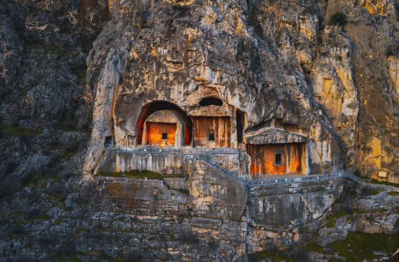 Amasya Kral Kaya Mezarları ile Roma ve Pontus İzleri