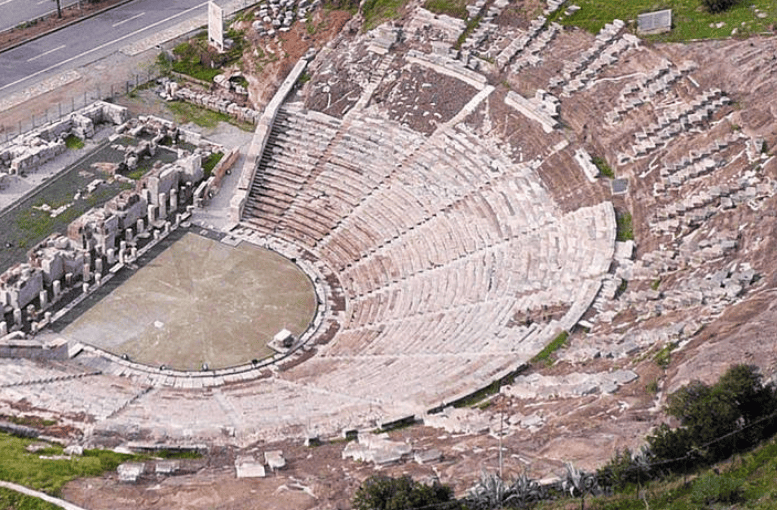 Bodrum Antik Tiyatro Müzesi: Antik Tiyatro ve Eser Koleksiyonu