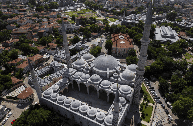 Edirne Üç Şerefeli Camii – Osmanlı Mimarisinin Zirvesi
