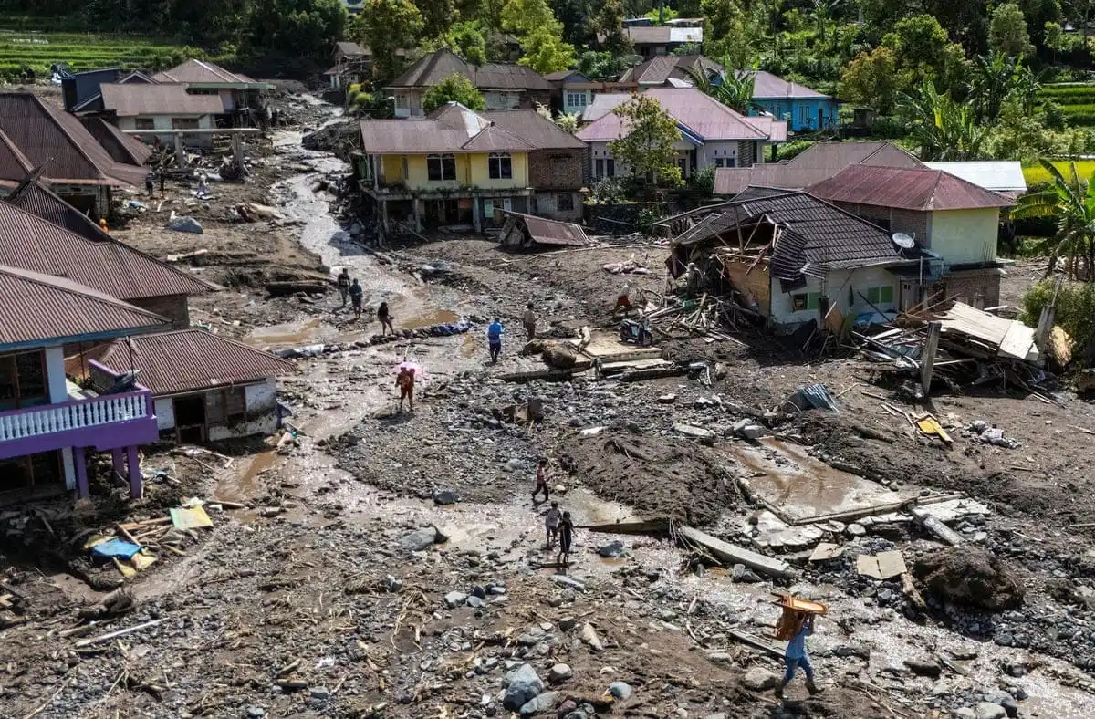 Endonezya Sumatra’da Son Durum: 914 Ölü, Yüzlerce Kayıp, On Binlerce Evsiz