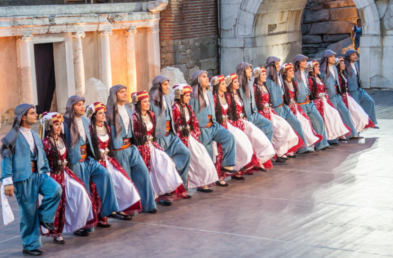 Eski ve Yeni: Modernleşme Sürecinde Kültürel Değişimler