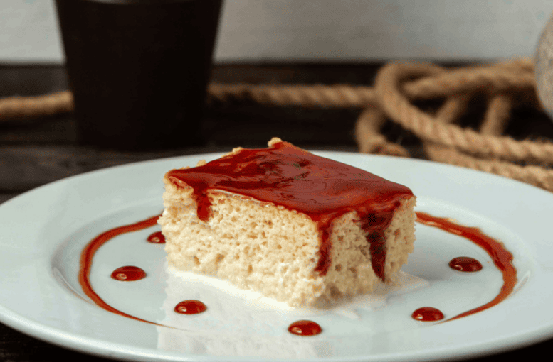 Ev Yapımı Trileçe Nasıl Yapılır? – Kremalı ve Şerbetli Tatlı