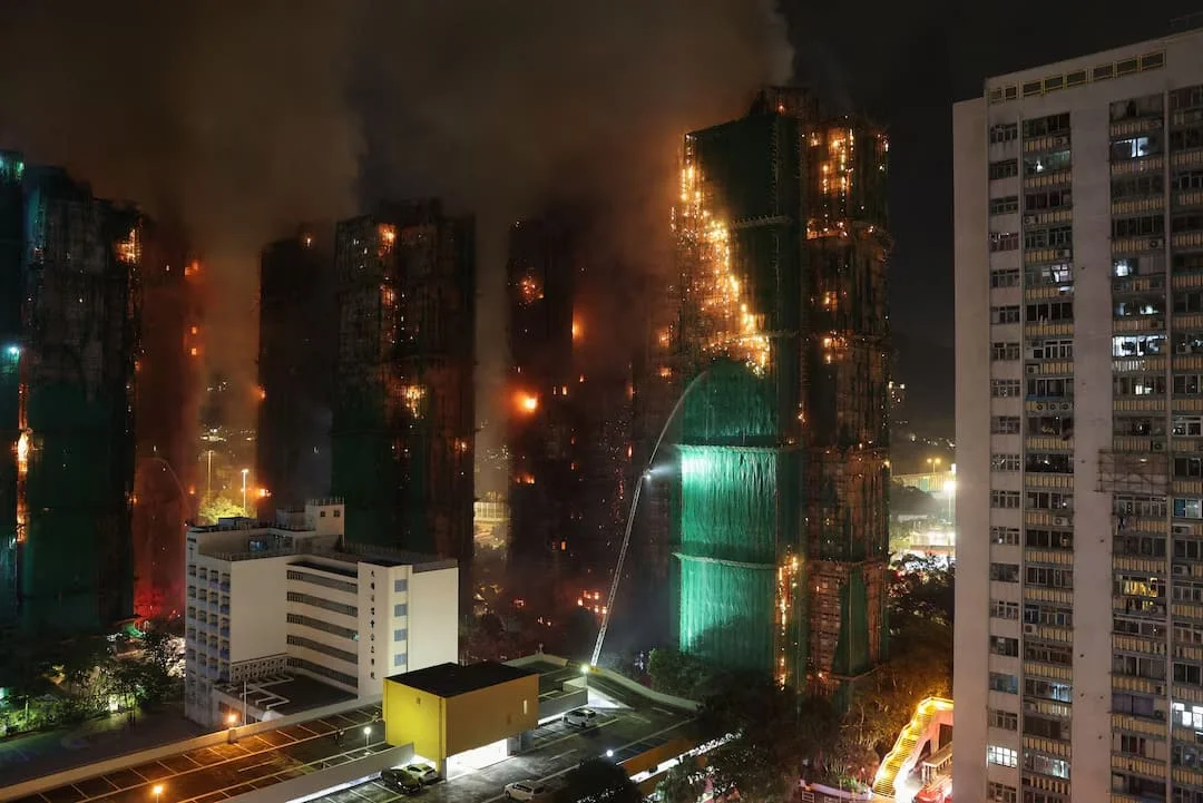 Hong Kong’da Göktelen Yangını: Ölü Sayısı 55’e Yükseldi