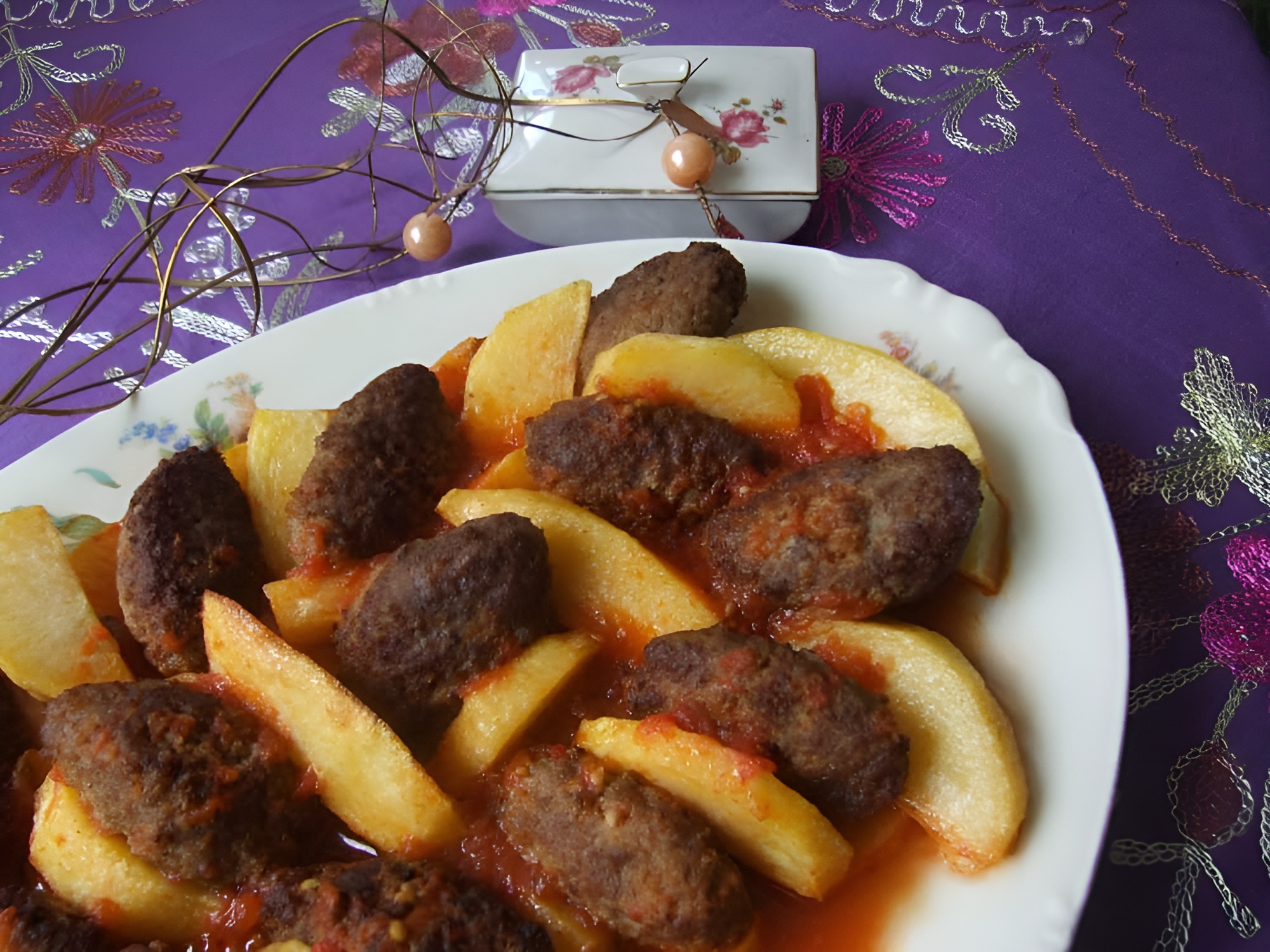 İzmir Köfte Nasıl Yapılır? Adım Adım Hazırlık ve Servis Önerileri