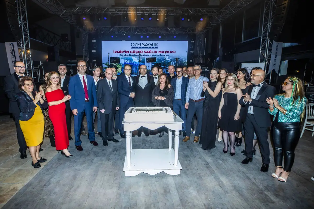 İzmir Özel Sağlık Hastanesi 5. Yılını ve Yeni Yılı Görkemli Bir Baloyla Kutladı