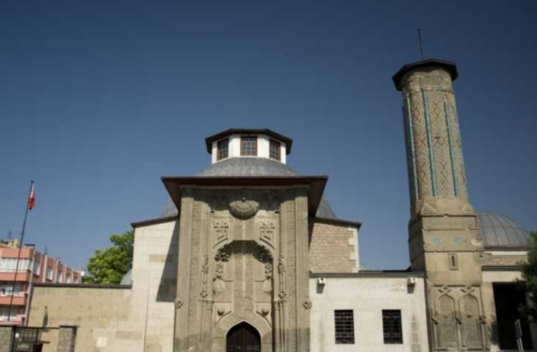 Konya İnce Minareli Medrese Müzesi: Selçuklu Taş İşçiliğinin Zirvesi