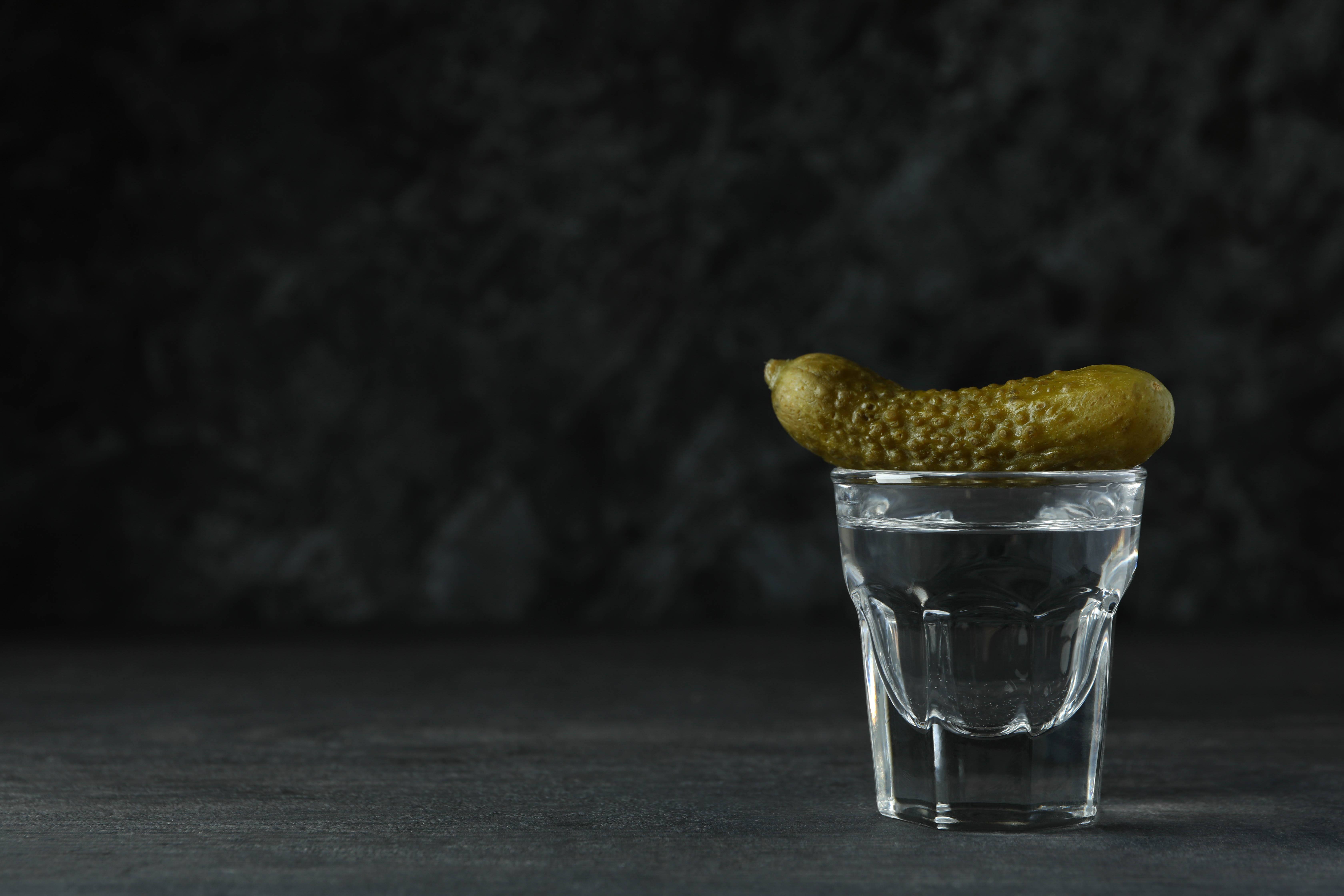Turşu Gerçekten Probiyotik mi? Hangi Türler Faydalı?