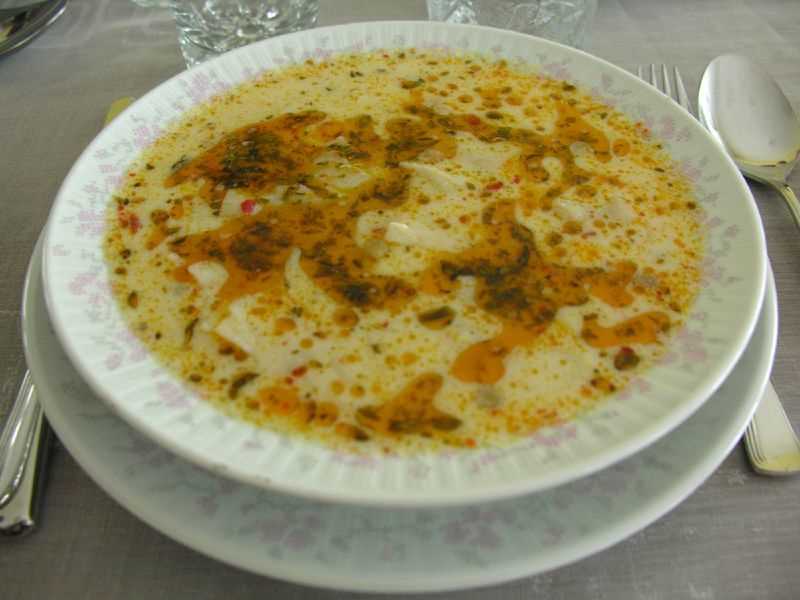 Tutmaç Çorbası: Nane Aromalı Yoğurtlu Çorba Rehberi