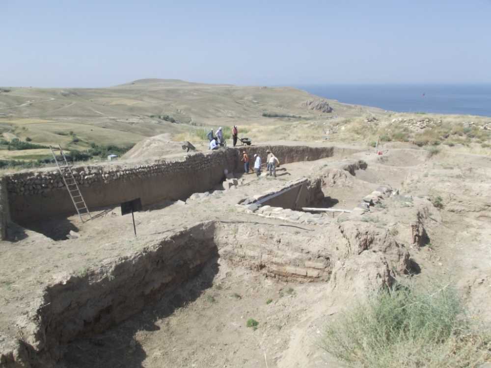 Van Ayanis Kalesi: Urartu Dönemi Savunma ve Yerleşim Yapısı
