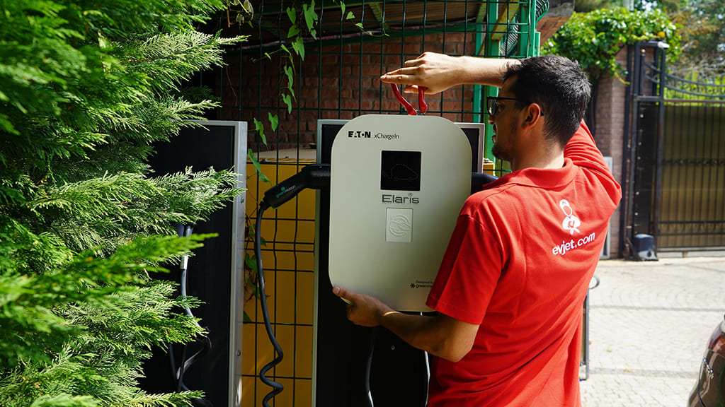 Yanlış Kurulan Elektrikli Araç Şarj İstasyonları Yapı Güvenliğini Tehdit Ediyor