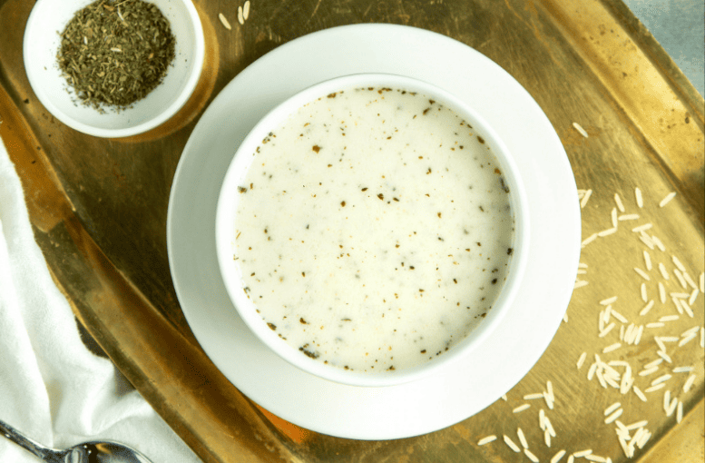 Yoğurtlu Süzme Çorba – Doğu Anadolu Sofralarının Hafif Çorbası